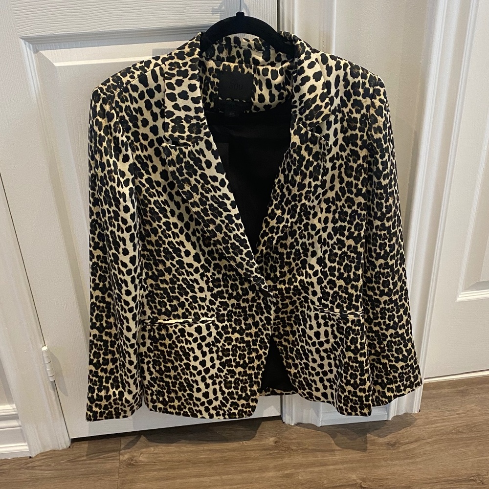 Like New Madison Cinqcent Leopard Blazer - Size Medium